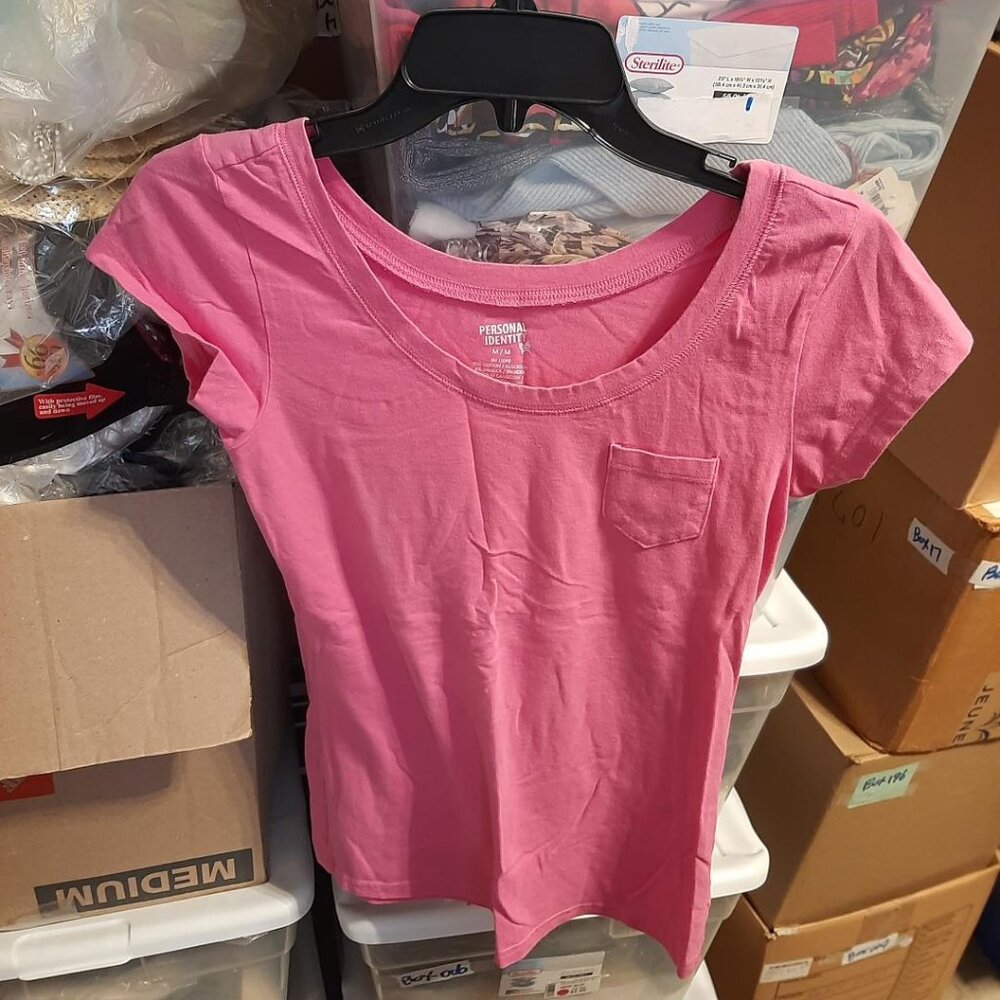 NEW ! Personal Identity Women Short Sleeve Tshirt 1 Pocket Pink Size M/M